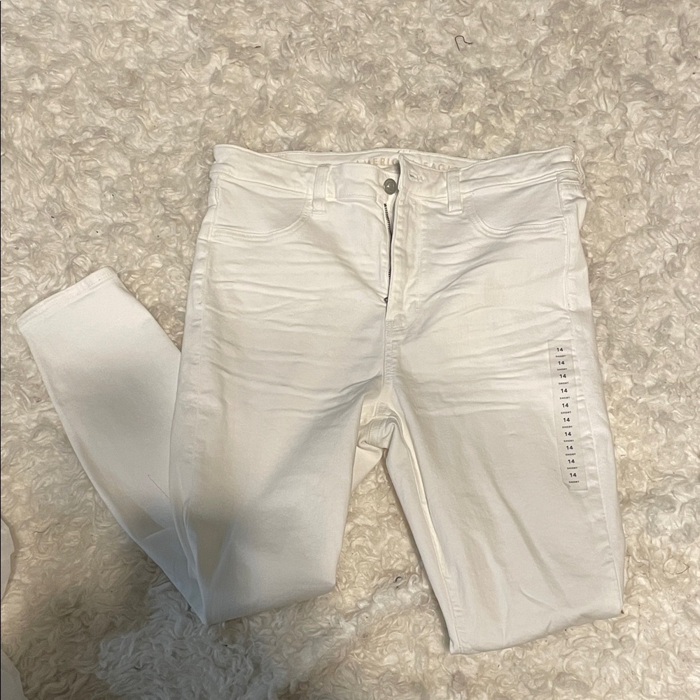 White High-Waisted Jeans